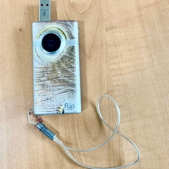 Camcorder FLIP video mini HD 8 GB memory records 120 minutes original box/papers - Picture 4 of 5